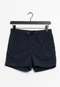Shorts de bain bleu marine avec un cordon de serrage à la taille, poches latérales et une texture légère et lisse. Le design présente une longueur droite au milieu de la cuisse.