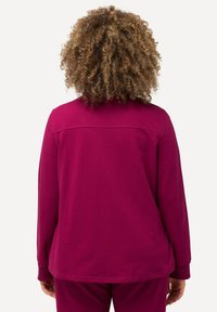 Ulla Popken COL MONTANT ET POCHE KANGOUROU - Sudadera con cremallera - berry
