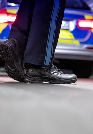 Haix Schnürstiefelette - schwarz