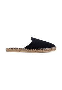 Scarpa slip-on in tela nera con punta rotonda e suola in juta intrecciata. Parte superiore testurizzata con una finitura liscia, che esibisce cuciture distintive lungo il bordo.