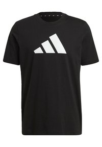 Černé krátké rukávy tričko s kulatým výstřihem, na kterém je uprostřed hrudi velké bílé logo Adidas.