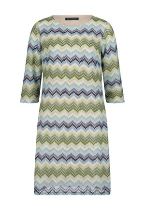 Robe à manches trois-quarts avec un motif en zigzag vert, bleu et blanc et un col rond.