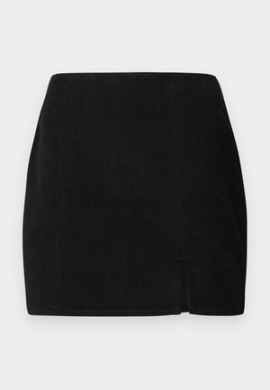 Jupe en velours côtelé noir avec une coupe droite, une petite fente sur le devant et un tissu texturé. Pas de détails ou de matériel visibles.