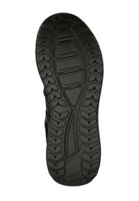 Černá guma na podrážce boty s texturovaným vzorem, který obsahuje rýhy a drážky pro lepší přilnavost a trakci. Viditelný zesílený design paty.