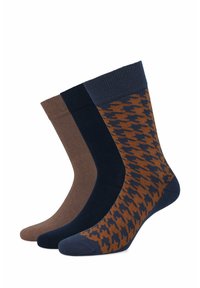 Trzy pary skarpetek w różnych odcieniach: brązowym, granatowym oraz brązowo-granatowym wzorze. Żebrowane wierzchy, gładkie tekstury i średnia wysokość.