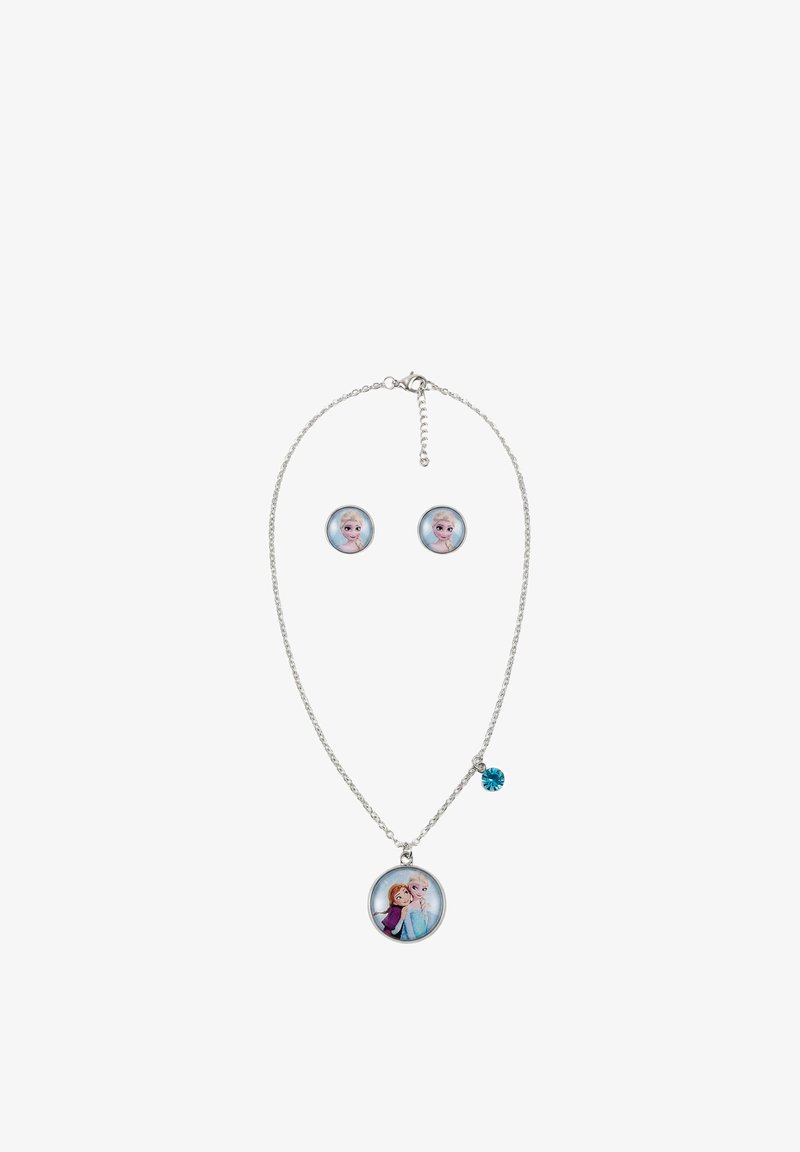 Collier et boucles d'oreilles assorties avec pendentifs circulaires représentant les personnages animés Elsa et Anna de La Reine des Neiges, avec un accent en pierre précieuse bleue.
