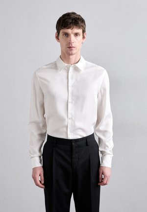SLIM COMFORT - Camisa elegante - cloud white