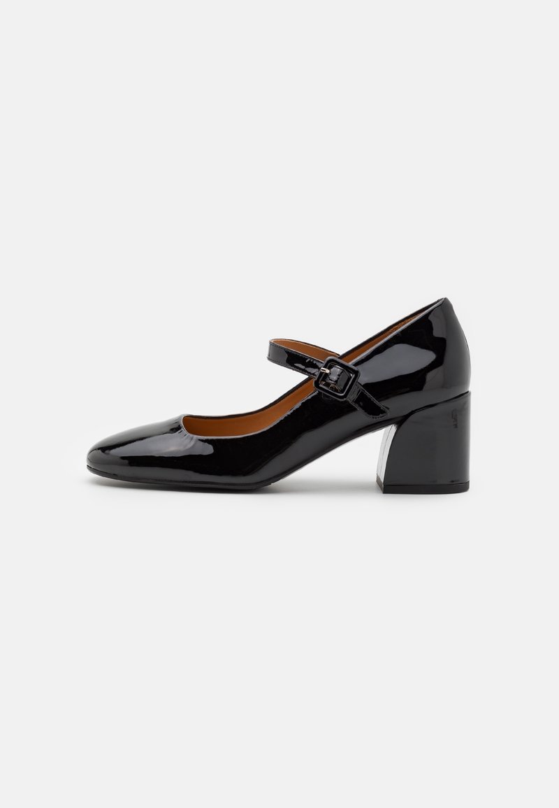 Chaussure Mary Jane noire en cuir verni avec bout rond, talon bloc et bride réglable à boucle sur le cou-de-pied.