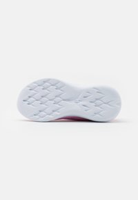 Skechers Performance GO RUN 600 SHIMMER SPEEDER UNISEX - Hardloopschoenen voor op de weg - light pink/multicolor
