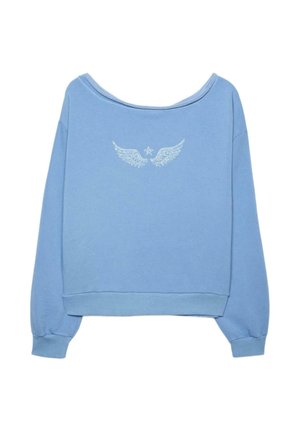 Hellblauer Sweatshirt mit langen Ärmeln und weitem Ausschnitt, der auf der Brust mit Strassflügeln und einem Sternmotiv verziert ist.