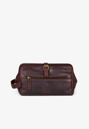 Neceser de cuero marrón con forma rectangular, asa en la parte superior, bolsillo frontal con cremallera y cierre de hebilla. Textura suave con un ligero brillo.