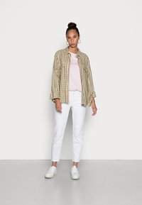 Tommy Hilfiger TEXT TEE - T-shirt estampada - light pink