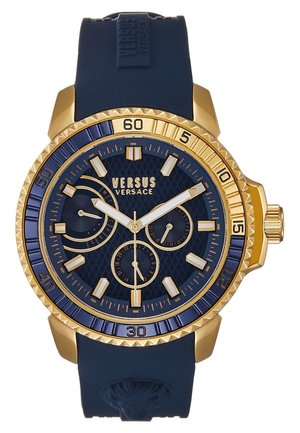 Versus Versace guldtonet ur med blå urskive, tre underskiver, lysende visere og blå silikonerem med logodetalje.