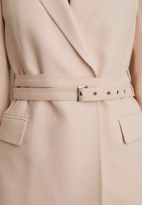 Reiss REGULAR FIT - DARCIE SINGLE BREASTED BELTED  - Lühike jakk - pink