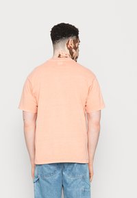 Levi's® VINTAGE - T-shirt básica - natural dye light red