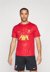 Nike Performance LIVERPOOL FC NIKE DF ACADEMY SHORT SLEEVES TOP K PRE-MATCH - Joukkuetuote - gym red/chrome yellow