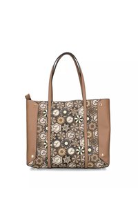 Borsa a tracolla marrone con stampa a motivi geometrici e circolari, caratterizzata da due lunghe maniglie e pannelli laterali marroni solidi con borchie dorate.