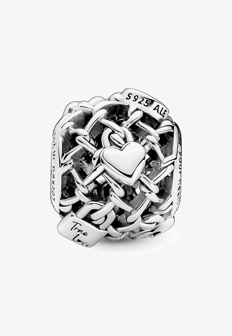 Charm en argent sterling présentant un design en forme de cœur, des chaînes entrelacées et les phrases gravées "Enfermé dans ton cœur" et "Véritable amour."