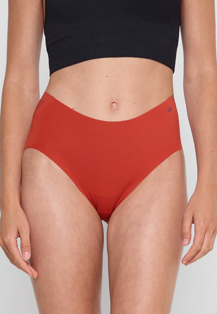 Triumph Slip rood