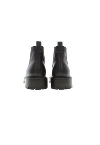 Botas de tobillo de cuero negro con paneles laterales elásticos, suelas de goma gruesas y un acabado suave. Presenta costuras mínimas y tiradores.