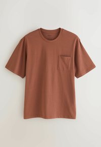 Kortærmet brun t-shirt lavet af bomuld, med en rund halsudskæring og en brystlomme. Glat tekstur med en diskret glans.