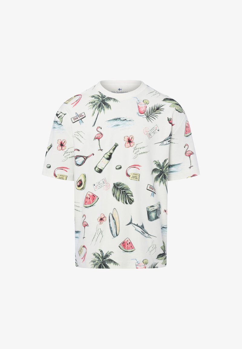 Weißes T-Shirt mit kurzen Ärmeln, das bunte tropische Motive zeigt, darunter Flamingos, Palmen und Sommergegenstände in verschiedenen Mustern.