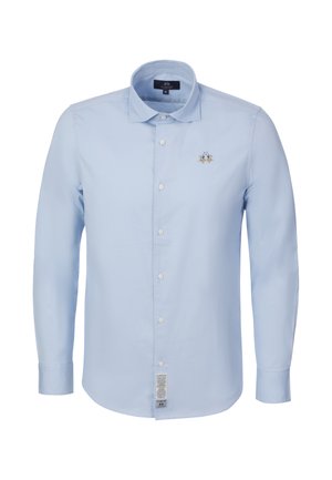 Hellblaues Hemd mit langen Ärmeln und Knopfleiste, klassischem Kragen und kleinem besticktem Logo auf der linken Brust.