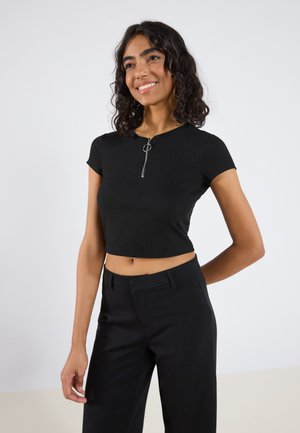 - T-shirt basic