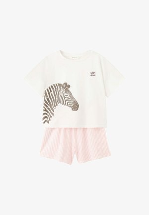 Cămașă albă cu mâneci scurte, cu grafică cu cap de zebră și textul „safari dream”, asortată cu pantaloni scurți roz cu dungi albe.