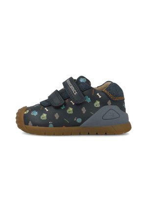 Zapato infantil azul marino con tiras de velcro, suela marrón y patrones coloridos de animales y huesos.