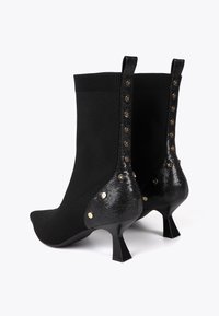 LOLA CASADEMUNT Klasične gležnjače - black