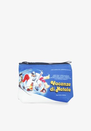 Bustina blu e bianca con cerniera, con un disegno di uno sciatore dei cartoni animati che cade con gli sci incrociati e il testo "Vacanze di Natale" in giallo.