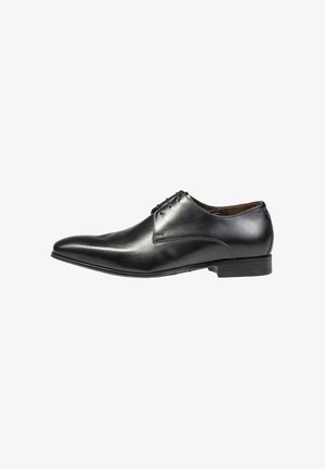 Scarpa da uomo in pelle nera con punta affusolata, design allacciato, texture liscia e tacco basso. Cuciture a contrasto e dettagli sottili visibili.
