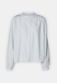 Blusa a righe blu chiaro realizzata in cotone. Presenta un collo rotondo, chiusura con bottoni e dettagli arricciati sulle spalle. Maniche lunghe con polsini.
