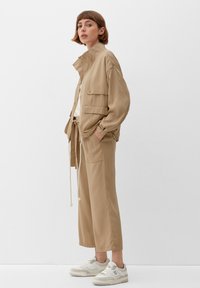 s.Oliver Leichte Jacke - sandfarben