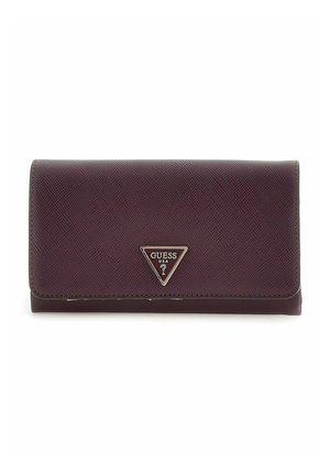 Portefeuille Guess bordeaux en matériau synthétique texturé, avec un logo triangulaire argenté. Design plié avec une fermeture à pression.