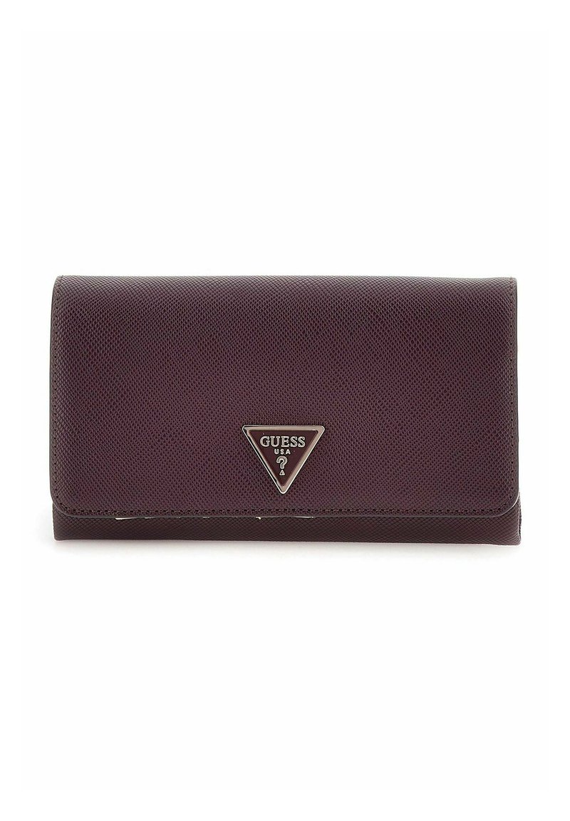 Portefeuille Guess bordeaux en matériau synthétique texturé, avec un logo triangulaire argenté. Design plié avec une fermeture à pression.