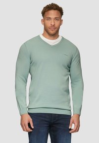 s.Oliver MIT LOGO-STICKEREI - Strickpullover - salbeigrün