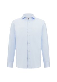 Chemise bleu clair boutonnée avec des rayures blanches verticales, manches longues, col et six boutons blancs sur le devant. Texture de tissu lisse.