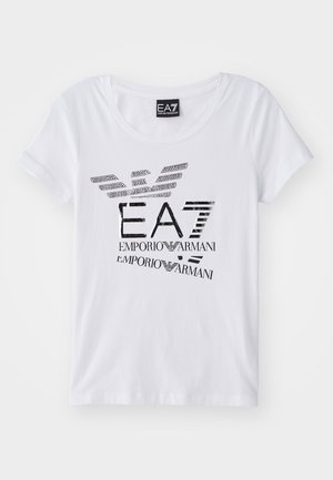 Valge lühikeste varrukatega t-särk, millel on must graafiline logo "EA7 EMPORIO ARMANI", siledast materjalist ja ümarate kaelustega.