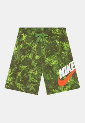 Shorts verts à motif feuilles avec poches avant, taille à cordon, et logo Nike blanc avec un swoosh orange sur la jambe droite.