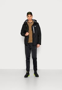 Nike Sportswear Vandeniui atspari striukė - black/black