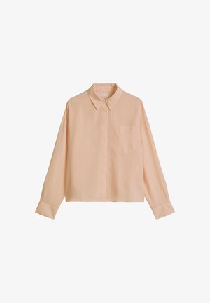 Hellrosanes, langärmliges Hemd mit Knöpfen, Kragen und Brusttasche, vor weißem Hintergrund präsentiert.