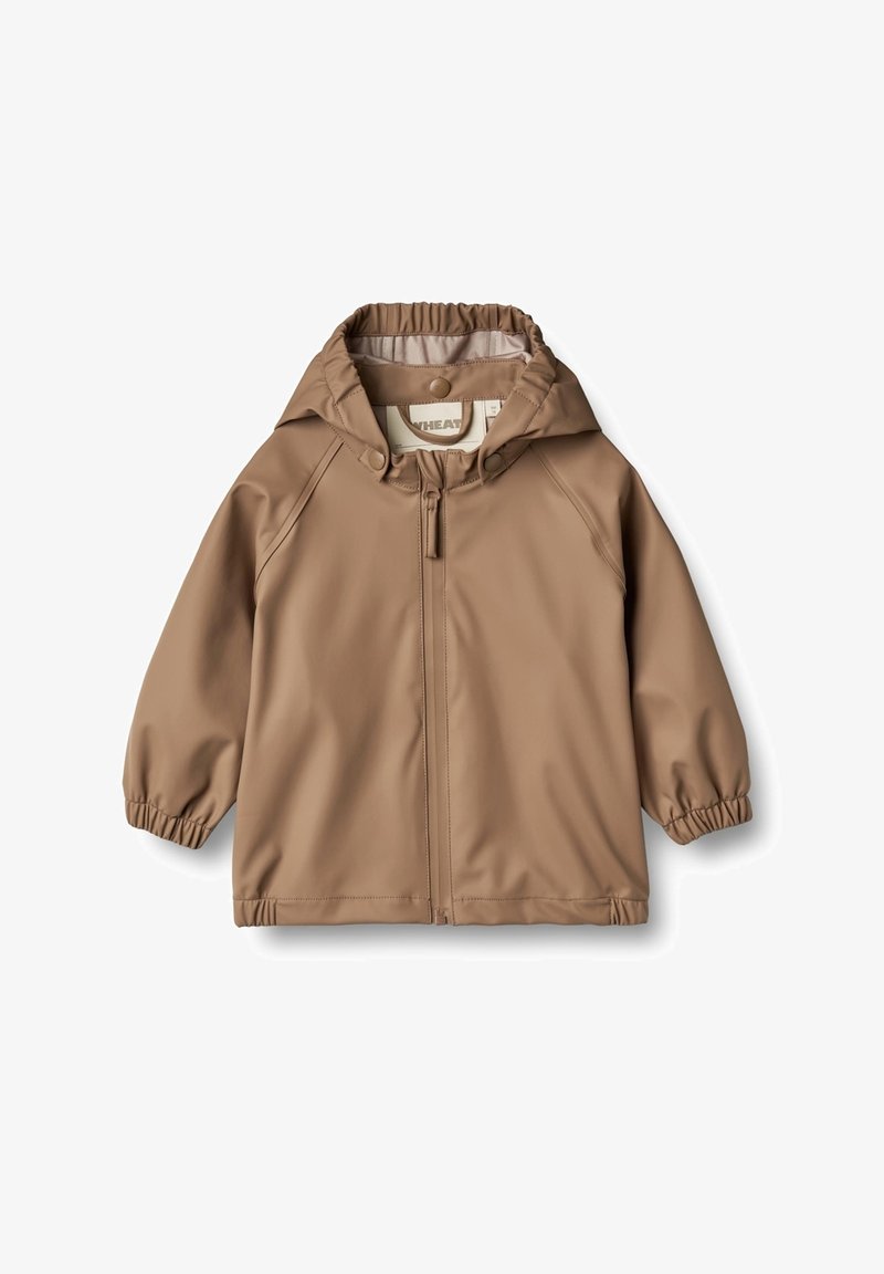 Veste imperméable marron clair avec capuche, fermeture éclair, poignets élastiques et ourlet resserré. Texture lisse et design simple.