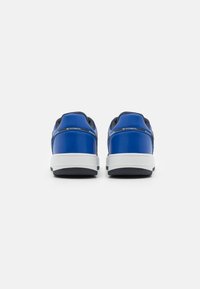 Champion Ghete baschet - white/new nayy/royal blue