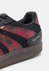 adidas Performance PREDATOR FREESTYLE CNY - Beltéri futballcipő - core black/multicolor/gold metallic