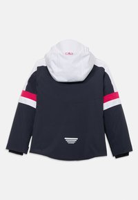 Jachetă bleu marin cu glugă albă, cu dungi roz și albe pe mâneci și un detaliu reflectorizant în spate. Material impermeabil.