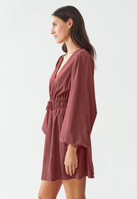 THE FATED TRISSY MINI - Dnevna obleka - terracotta