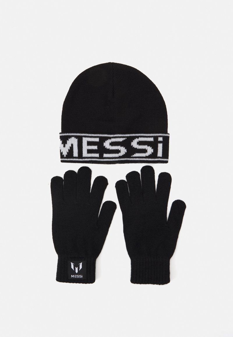 Bonnet en maille noir avec un bandeau blanc "MESSI" et des gants noirs assortis avec une finition texturée et un patch logo au niveau du poignet.