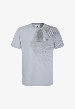 Helehallide lühikeste käistega t-särk, millel on tumedamas hallis geomeetriline muster, sisaldades kolmnurkseid kuju ja väikest logo rinnal.